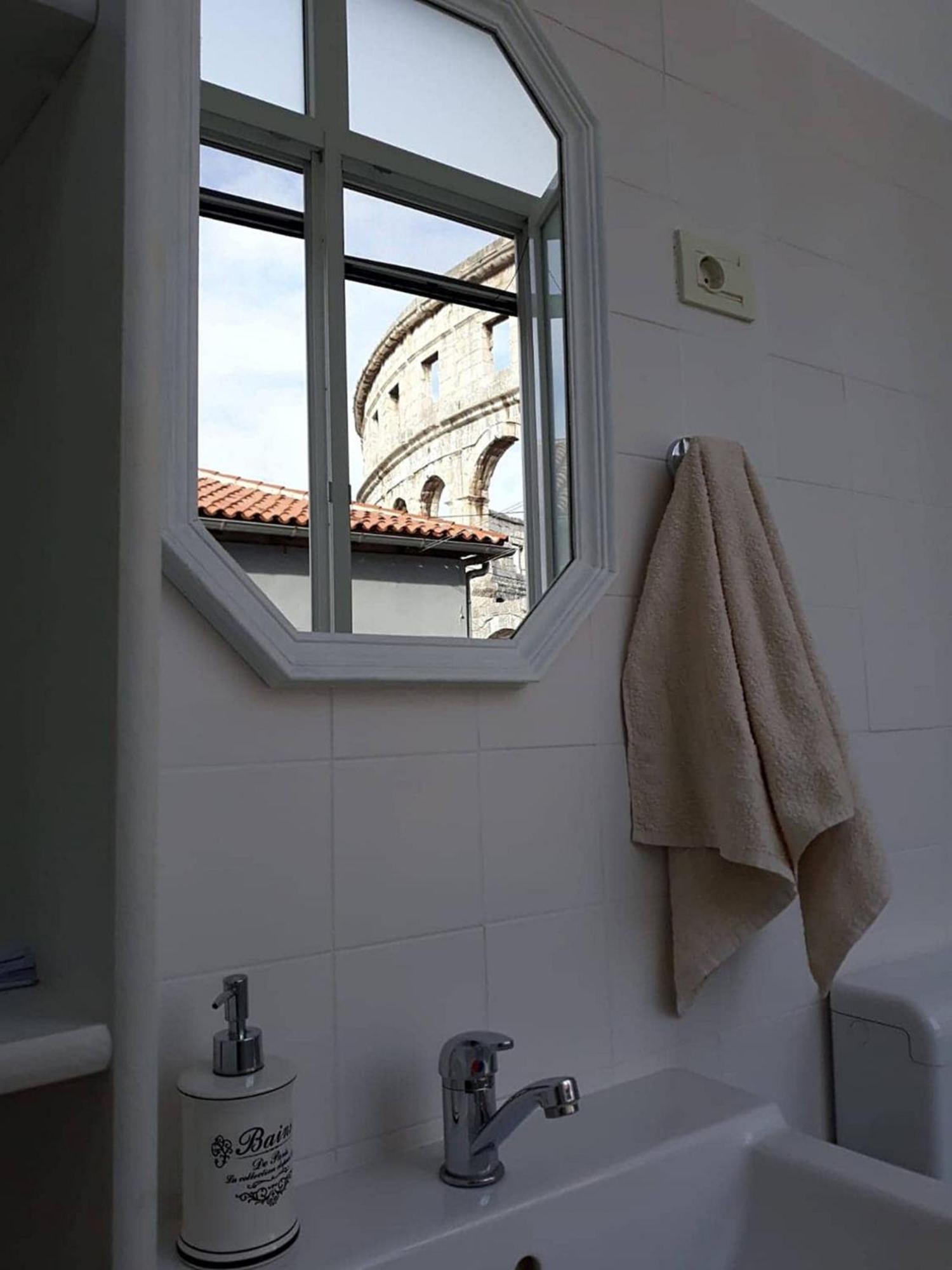 Amphiteater Art Apartman Pula Exteriér fotografie